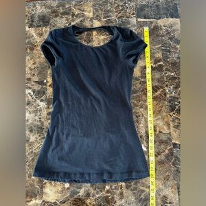 Black lululemon open back t-shirt. Size6/med